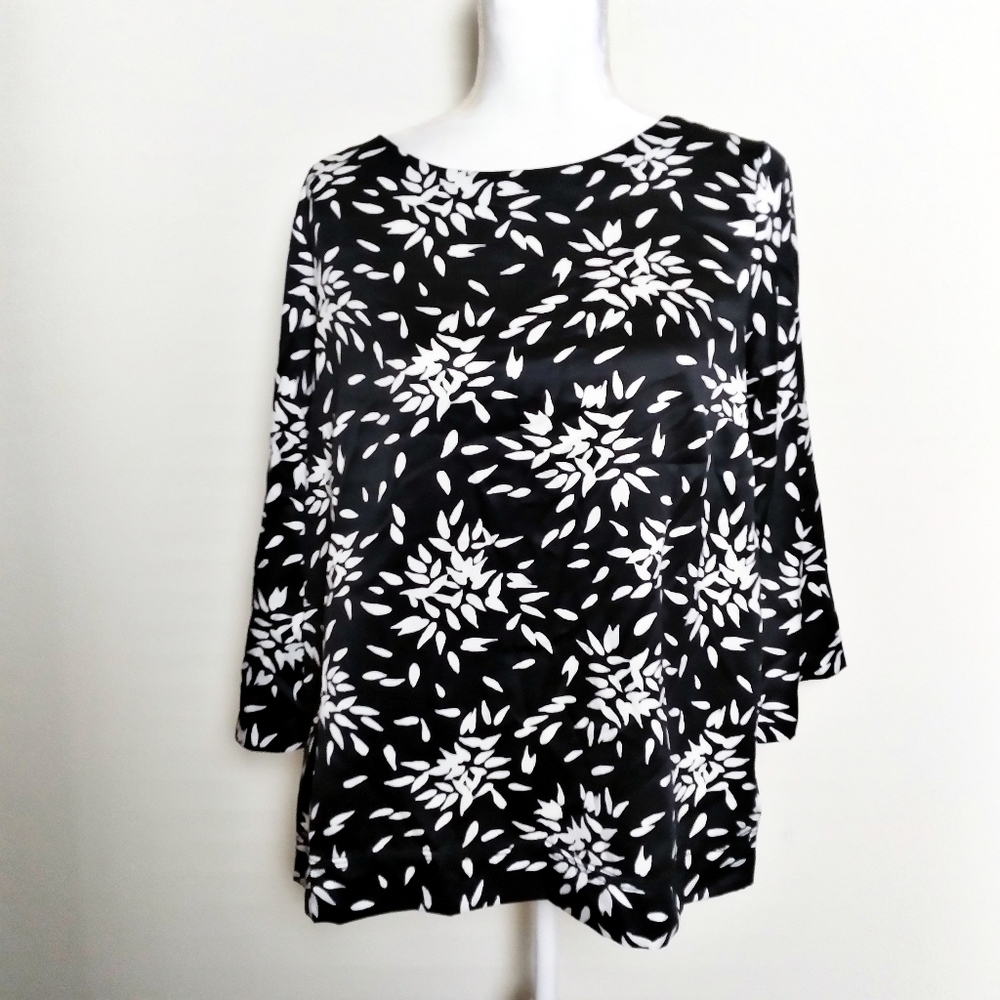 Merona Silky Black and White Quarter Sleeve Blouse